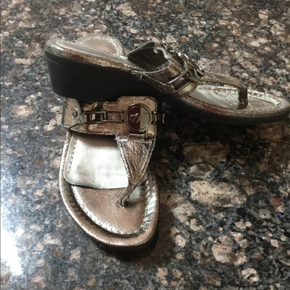 MARC FISHER Sz 6 platinum MF Label